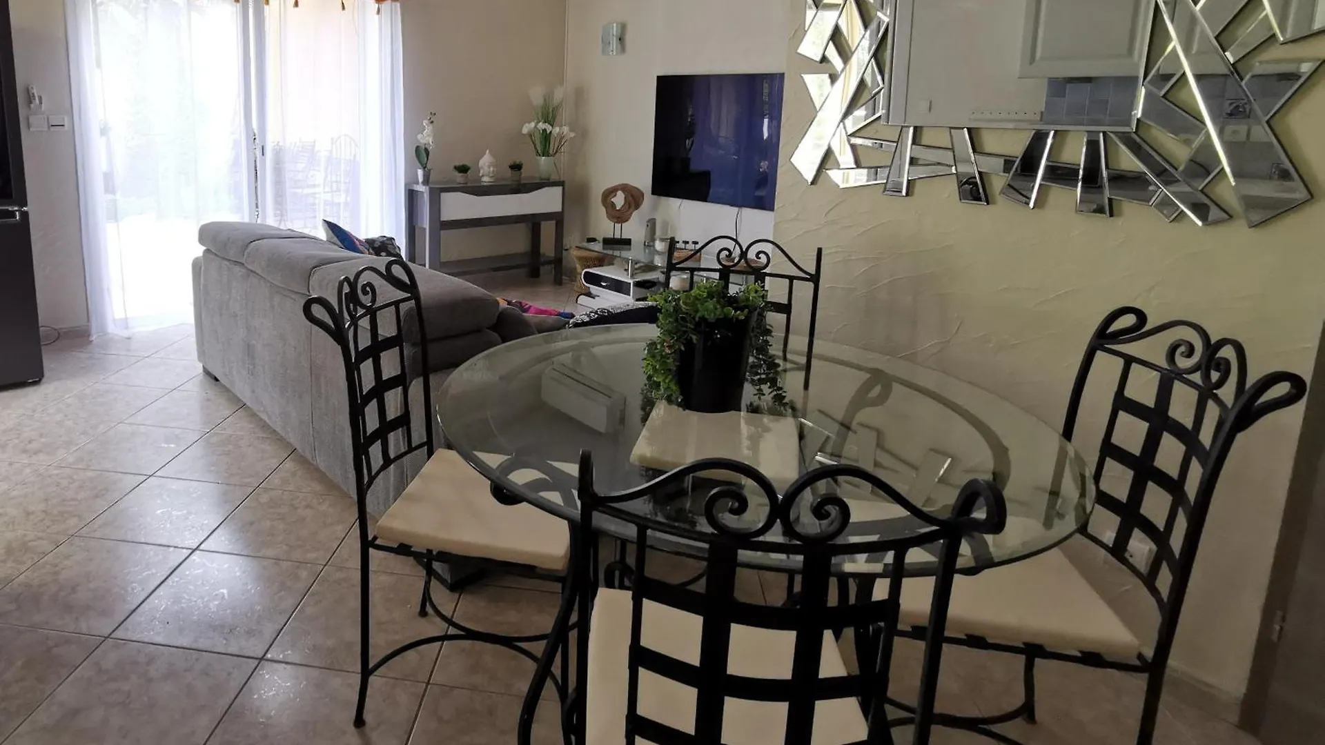 Maison De Charme En Couleurs Cuers Holiday home