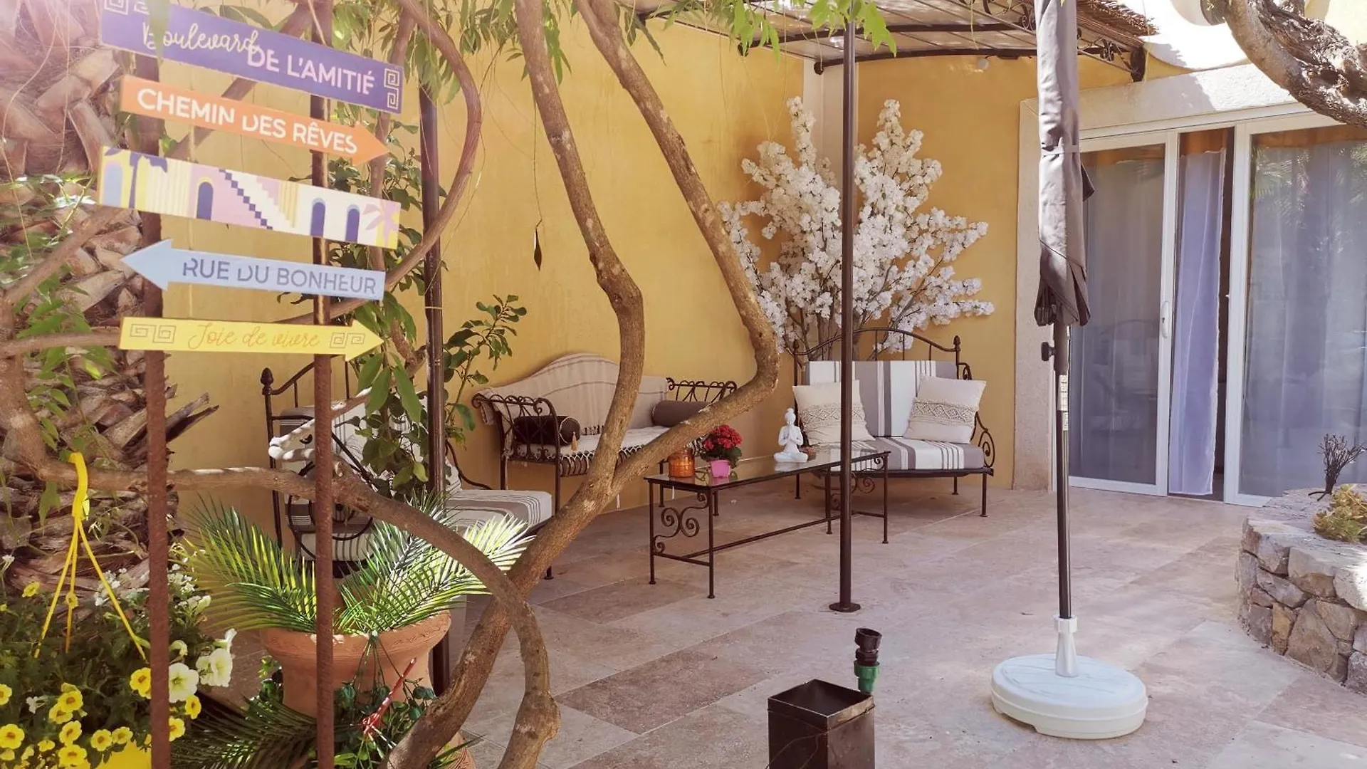 Maison De Charme En Couleurs Cuers Holiday home