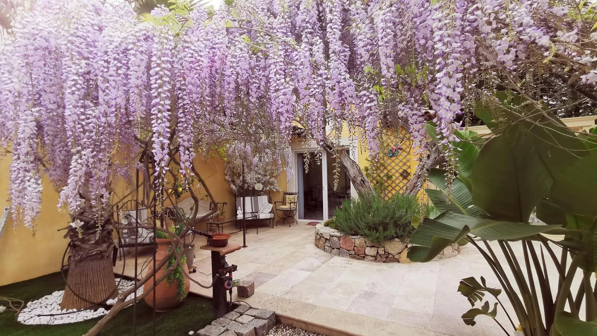 Maison De Charme En Couleurs Cuers 0*,  France
