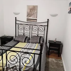  Appartement Appt En Bas De Villa, Petit Extérieur, 1 Place De Parking