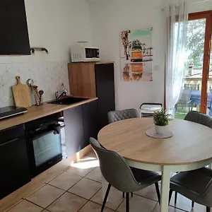  Appartement T2 En Rez De Chaussee De A